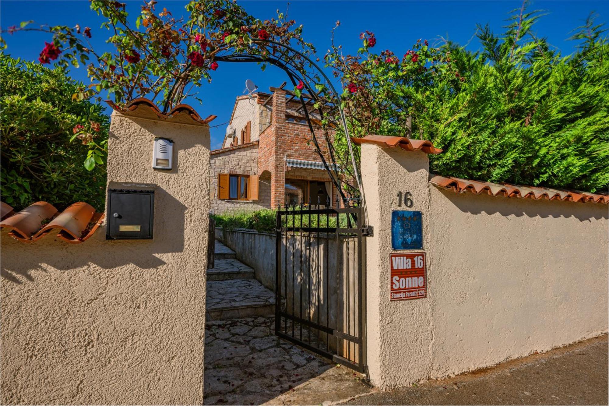 Villa Sonne In Paradis Butkovici  Экстерьер фото